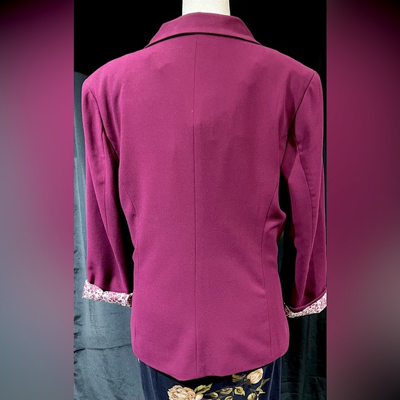 Women’s Raspberry Blazer - Picture 3 of 4